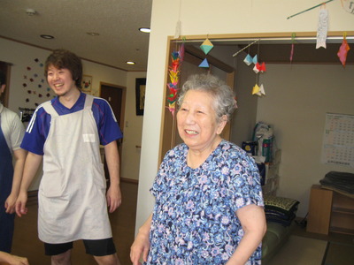 今日の午後はボウリングゲームで盛り上がり