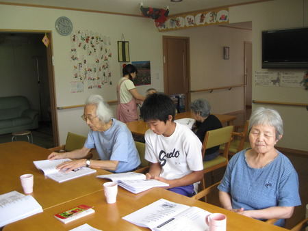 今日の午前中は中学生ボランティアさんが来訪。楽しみました