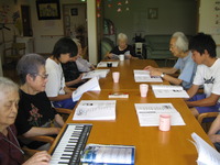 今日の午前中は中学生ボランティアさんが来訪。楽しみました