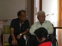 銭太鼓・100円会の皆さんがボランティアで来訪