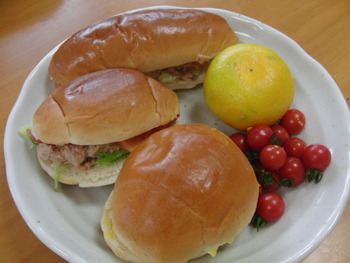 昼食メニューのお手伝い