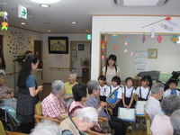 東小学校2年生9名地域探検で来訪