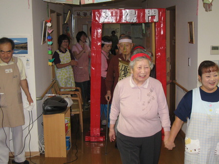 2人3脚秋の大運動会パート2思い出をビデオで振りかっています