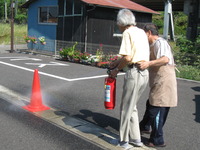 朝9時から防災訓練を水消火器使い全員参加で行いました。