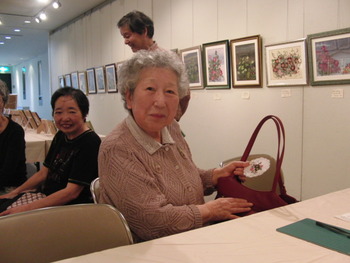 ロゼシアターへ押花の展示会に利用者さんと