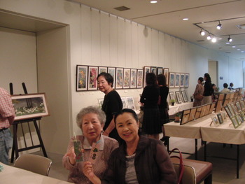 ロゼシアターへ押花の展示会に利用者さんと