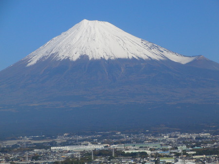 今日の富士山青い空ががとっても映えて美しい！