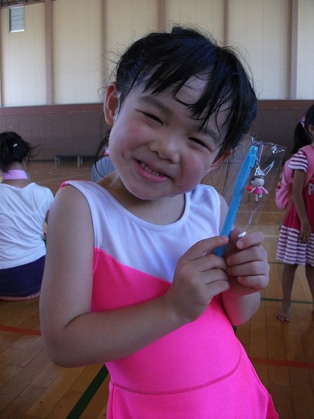 孫が幼稚園組の新体操を披露・沼津勤労者体育館にて