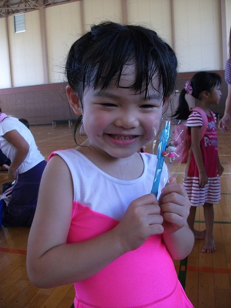 孫が幼稚園組の新体操を披露・沼津勤労者体育館にて