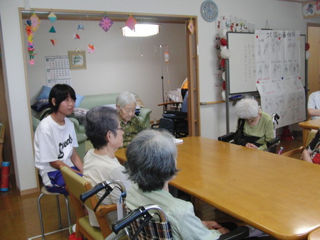 今日の午前中は中学生のボランティアさんが来てくれました