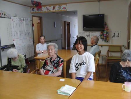 今日の午前中は中学生のボランティアさんが来てくれました