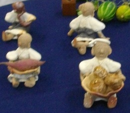 山寺の小僧さん、なにしているの?