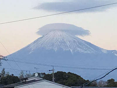 富士山も雲隠れ 富士山も雲隠れ
