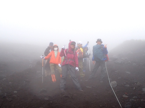 富士登山 「一歩一歩の会」のみなさんと