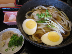 遅~~い、ランチ ~うどんの叶さんのかしわ天うどん♪