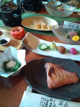 おはようございます~朝は和定食。。