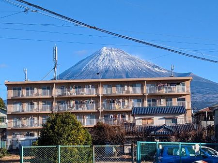 新年おめでとうございます!!<年始営業のお知らせ>(1/1~1/9)と 新春の初富士山 で~す!! 新年おめでとうございます!!<年始営業のお知らせ>(1/1~1/9)と 新春の初富士山 で~す!!