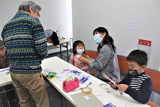 「紙クラフト教室」開催 ‐ 広井さんの紙工房 「紙クラフト教室」開催 ‐ 広井さんの紙工房