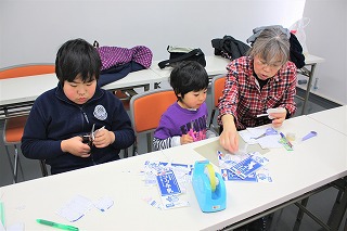 「紙クラフト教室」開催 ‐ 広井さんの紙工房 「紙クラフト教室」開催 ‐ 広井さんの紙工房