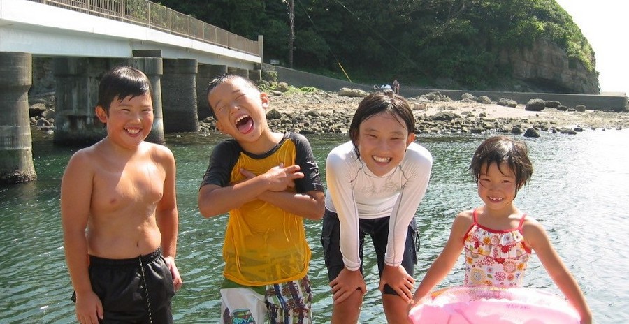 伊豆下田の須崎にある恵比寿島は子供連れでも安心な海水浴