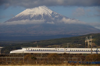 富士山と新幹線を撮っていた。 富士山と新幹線を撮っていた。