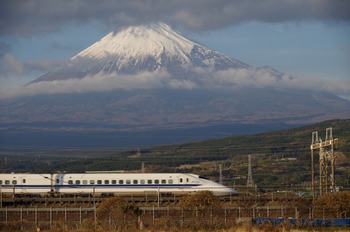 富士山と新幹線を撮っていた。 富士山と新幹線を撮っていた。