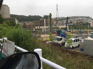 雨の中、建前初日 雨の中、建前初日