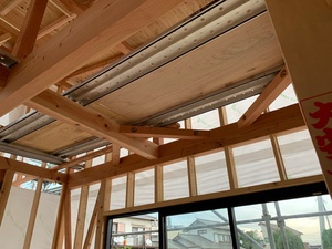 天井下地から 天井下地から