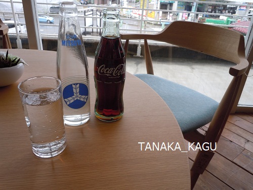 懐かしい、ビンのコーラと三ツ矢サイダー。