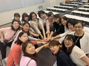 隠れドレスコード「サムシングピンク」で心の一体感 隠れドレスコード「サムシングピンク」で心の一体感