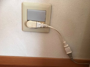 電気コードの整理で部屋が広くなる 電気コードの整理で部屋が広くなる
