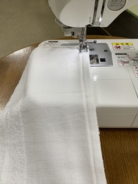 久しぶりに雑巾を縫ってます。