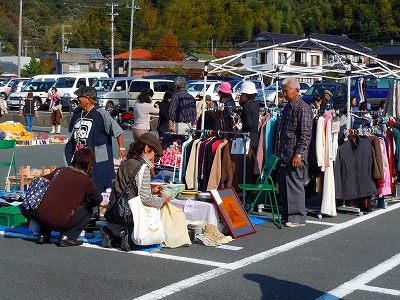 てむすびの市
