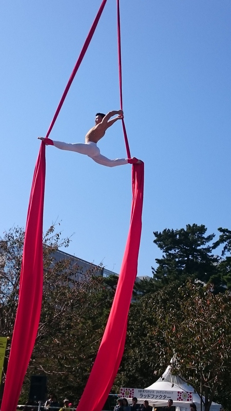 静岡で行われている大道芸を見に来ました。 静岡で行われている大道芸を見に来ました。