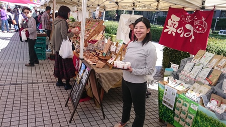 青山のファ―マ―ズマ―ケットにて試飲販売中。 青山のファ―マ―ズマ―ケットにて試飲販売中。