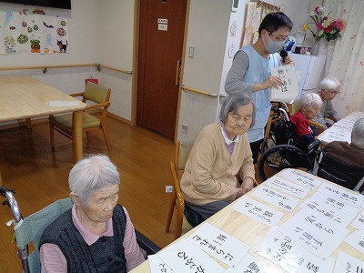 今日の看多機のレクリエーションはことわざカルタ