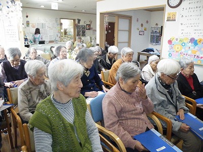 今日は久保田登起子先生の音楽療法
