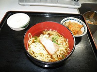 今日のランチは醤油ラーメン、切り干し大根煮