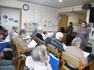 今日は久保田登起子先生の音楽療法～♪♬～