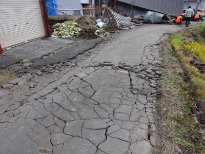 活断層地震を考えると長野県白馬村の活断層地震の被害を思い出します。