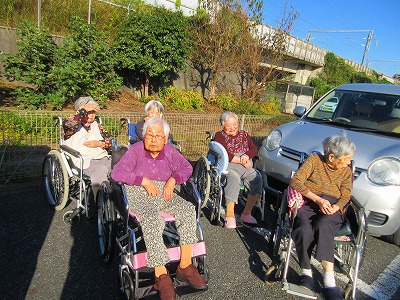 リンパマッサージの方法をマージュさんに指導していただく
