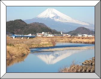 でた～　逆さ富士