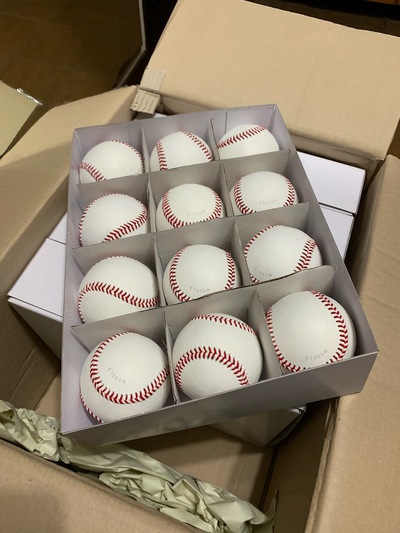諸星社長より、硬式ボール5ダースが届きました