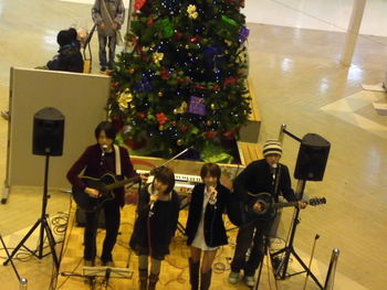 お祭りみたいで♪～θ(^0^ )