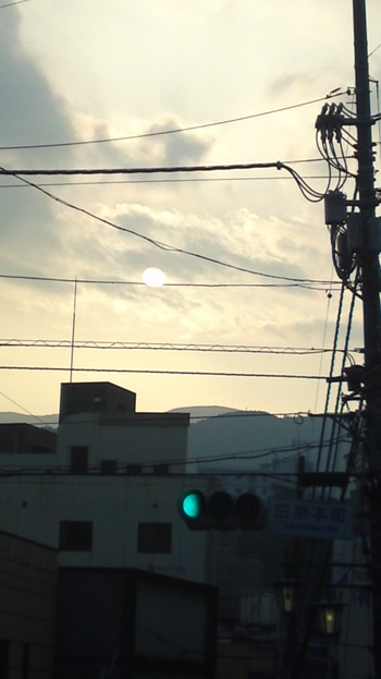日が暮れる