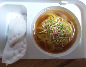 お待たせしました。お食事です！
