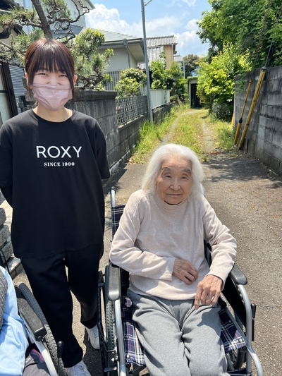 お泊り可能デイサービス、だんらんの家沼津／歩行訓練