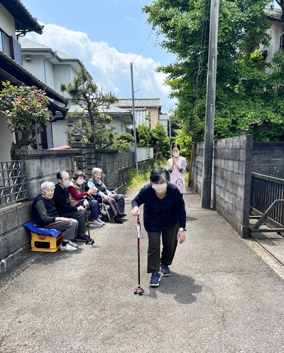 お泊り可能デイサービス、だんらんの家沼津／歩行訓練