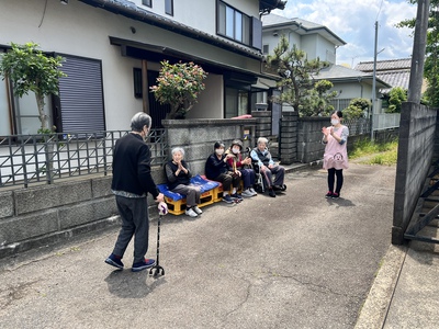 お泊り可能デイサービス、だんらんの家沼津／歩行訓練