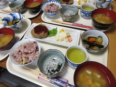 なでしこ産で昼食はいっぱい、美味しい、ヘルシー、栄養満点！